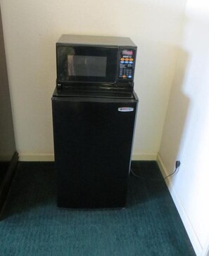 Fridge - Capri Motel (Redwood City)