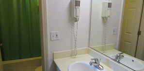 Bathroom - Capri Motel (Redwood City)