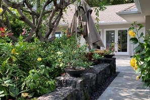 House, 2 Bedrooms | Property grounds - Kona Bay Hale by RedAwning (Kailua-Kona)