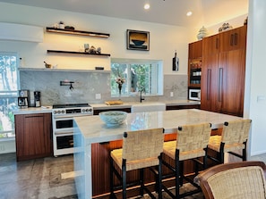 House, 2 Bedrooms | Private kitchen | Fridge, microwave, oven, coffee/tea maker - Kona Bay Hale by RedAwning (Kailua-Kona)