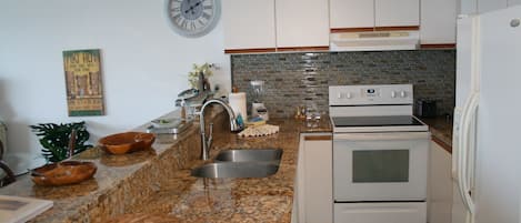 Condo, 1 Bedroom | Private kitchen