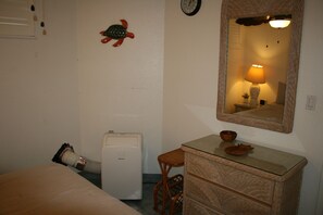 1 bedroom, iron/ironing board, free WiFi - Sea Ge 1-203 1 Bedroom Condo by RedAwning (Kailua-Kona)