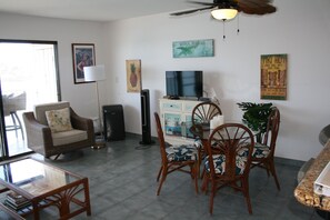 Condo, 1 Bedroom | Dining
