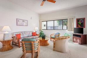 Condo, 1 Bedroom | Living area