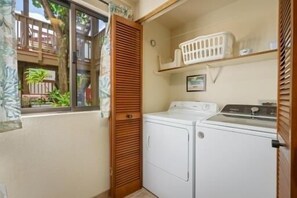 Interior - Keauhou Gardens #11-101 At Kona Coast Resort 1 Bedroom Condo by RedAwning (Kailua-Kona)