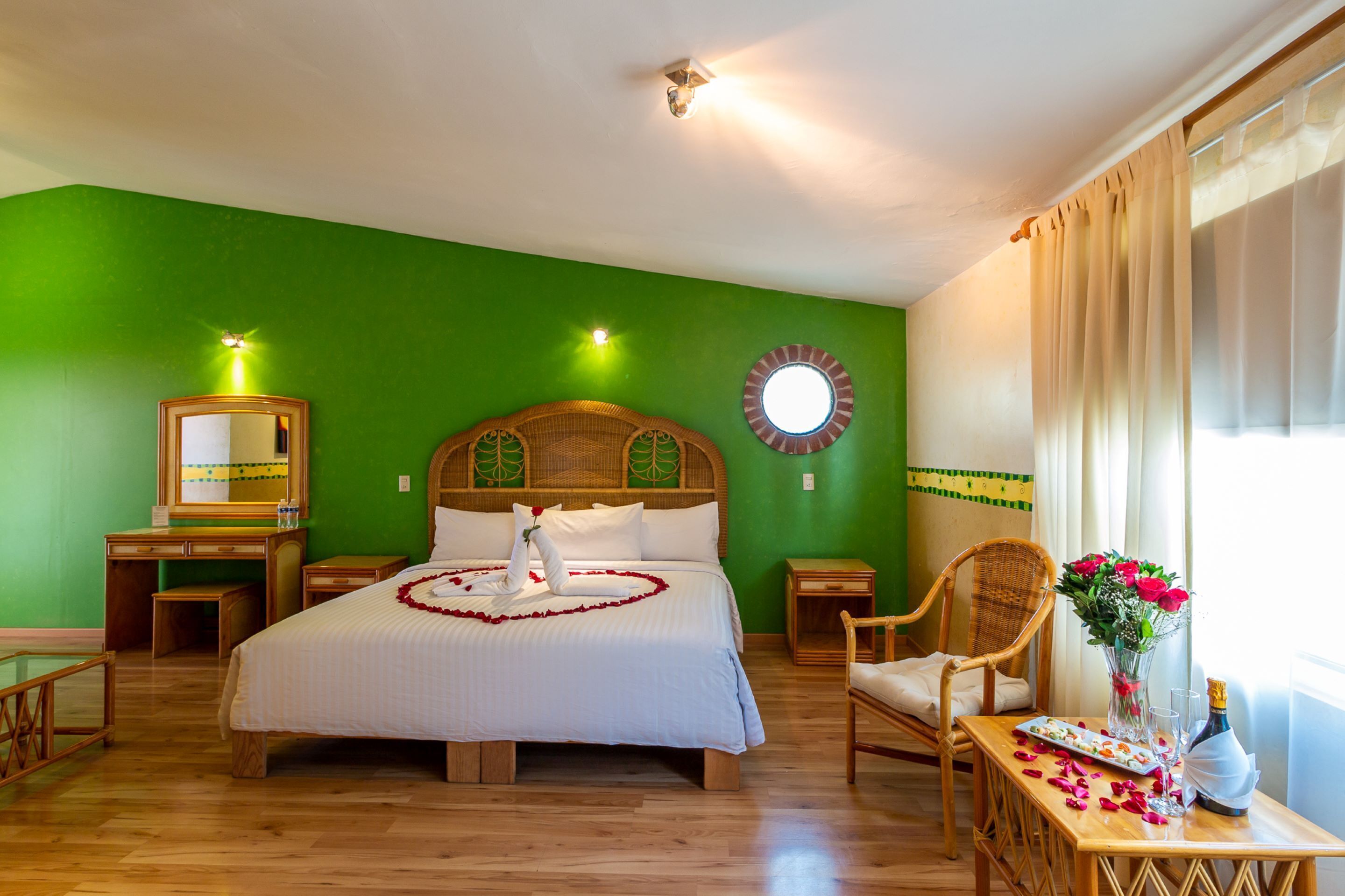 junior room, 1 king bed | 1 bedroom, premium bedding, in-room safe, individually furnished