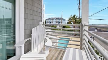 Exclusive Suite, 1 King Bed with Sofa bed, Kitchen, Ocean View | Balcony