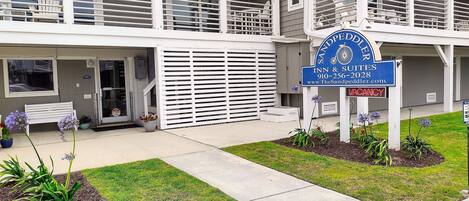 Vista frontal de la propiedad