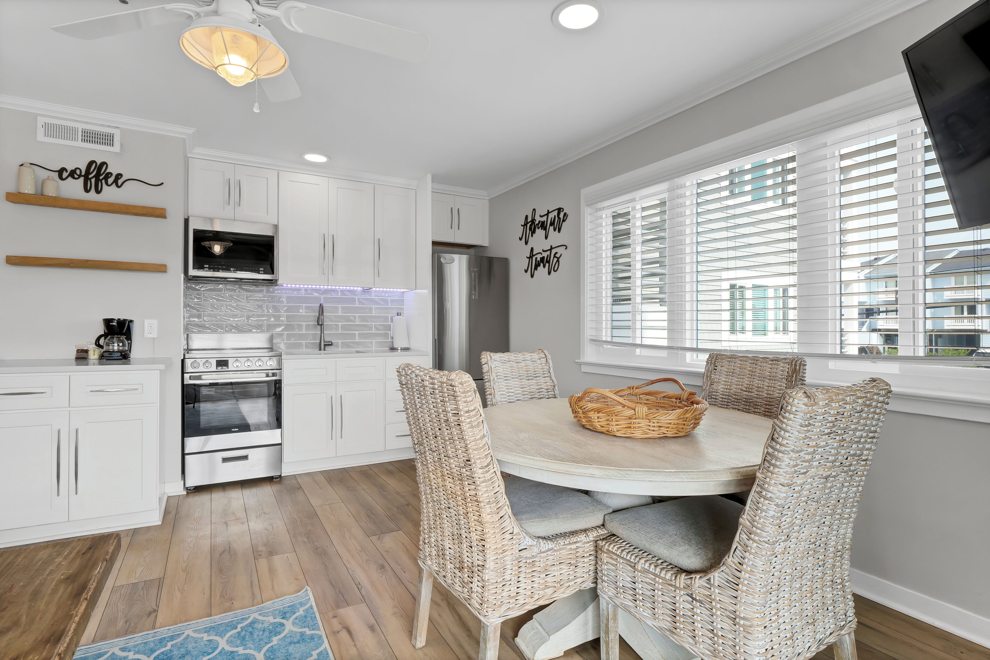 exclusive suite, 1 king bed with sofa bed, kitchen, ocean view | private kitchen | fridge, microwave, stovetop, coffee/tea maker