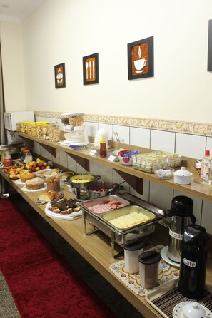 Free daily buffet breakfast