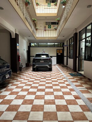 Free self parking - Hotel Central Puebla (Puebla)