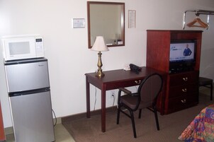 Escritorio, wifi gratis y ropa de cama 