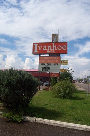 Front of property - Ivanhoe Motel (Lloydminster)