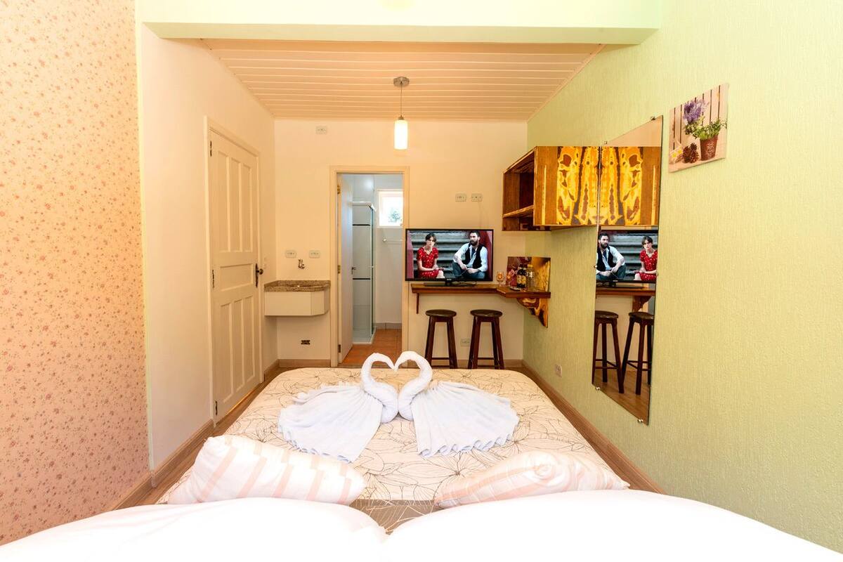 Ropa de cama de alta calidad, cortinas blackout y wifi gratis