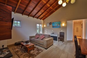 Premium Chalet, 2 Bedrooms, Mountain View | Living area | LED TV - Villa Belle Chalés (Campos do Jordão)