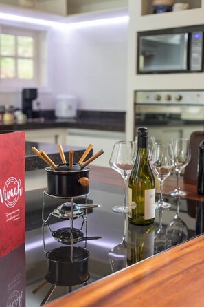 Chalet Premium, 2 chambres, vue montagne | Coin cuisine privé | Grand réfrigérateur, four, batterie de cuisine, vaisselle et ustensiles