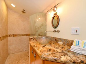 Condo, 2 Bedrooms, Patio, Ocean View (Hale Kai #219) | Bathroom
