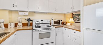 Honokowai Palms #a-7 1 Bedroom Condo by RedAwning