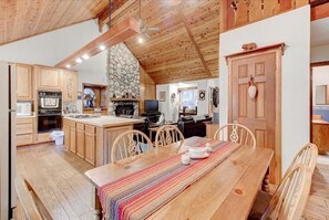 House, 3 Bedrooms | Private kitchen | Microwave, dishwasher