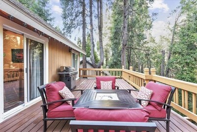 Lake Arrowhead - Dreamin' 3 Bedroom Home by RedAwning