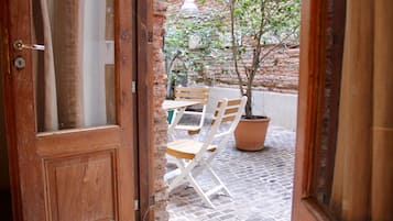 Chambre Standard avec lits jumeaux, 2 lits une place | Terrasse/Patio