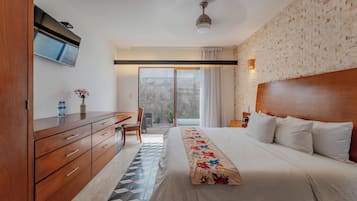 1 habitación, caja de seguridad en la habitación y escritorio