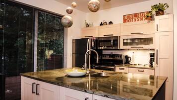 Cabin, 2 Bedrooms | Private kitchen | Fridge, microwave, oven, coffee/tea maker
