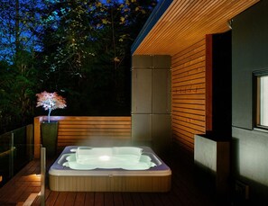 Cabaña, 2 habitaciones | Tina de hidromasaje al aire libre