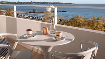 1 bedroom, in-room safe, desk, blackout curtains