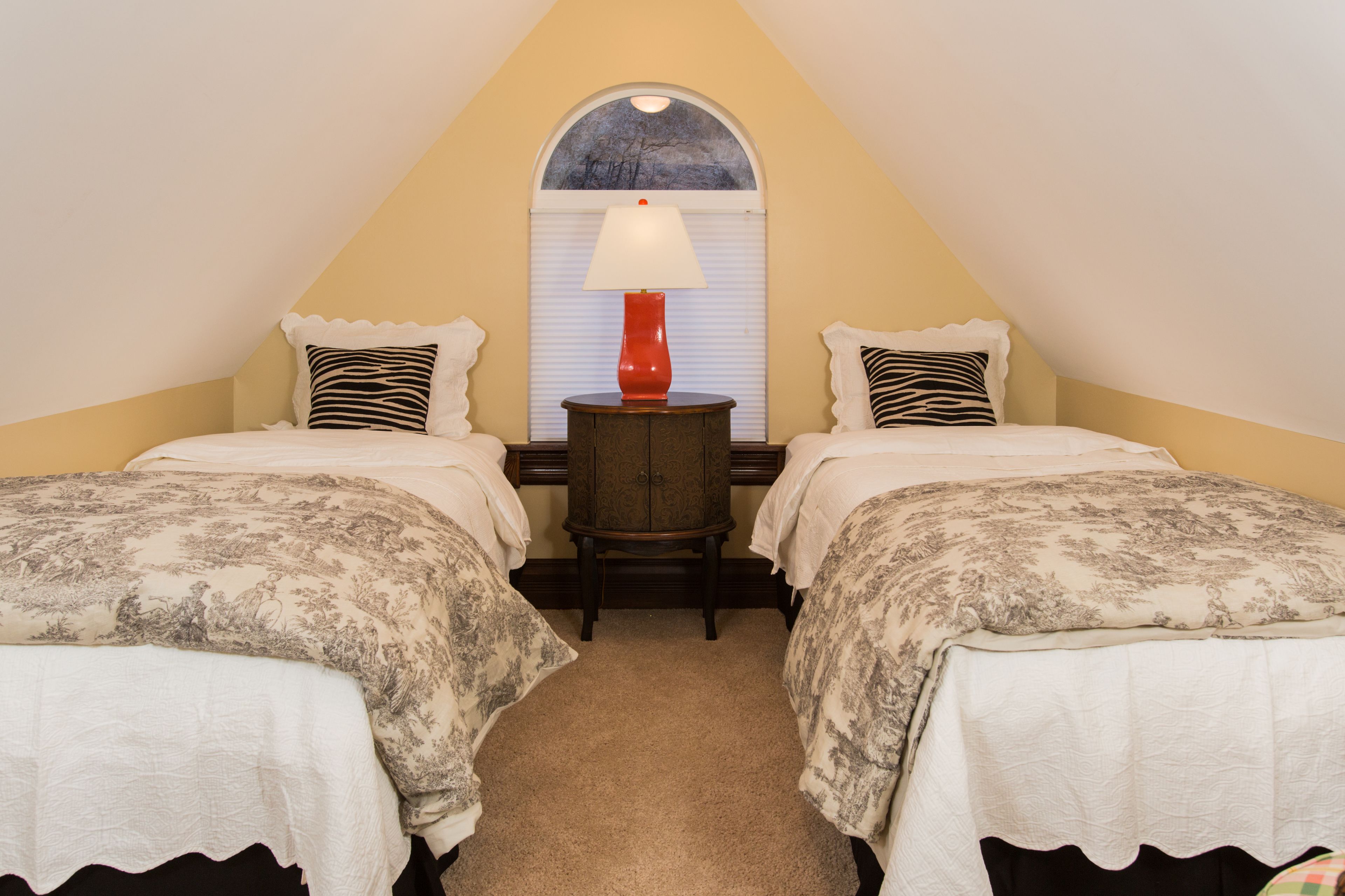 suite, 2 single beds | 1 bedroom, premium bedding, desk, free wifi