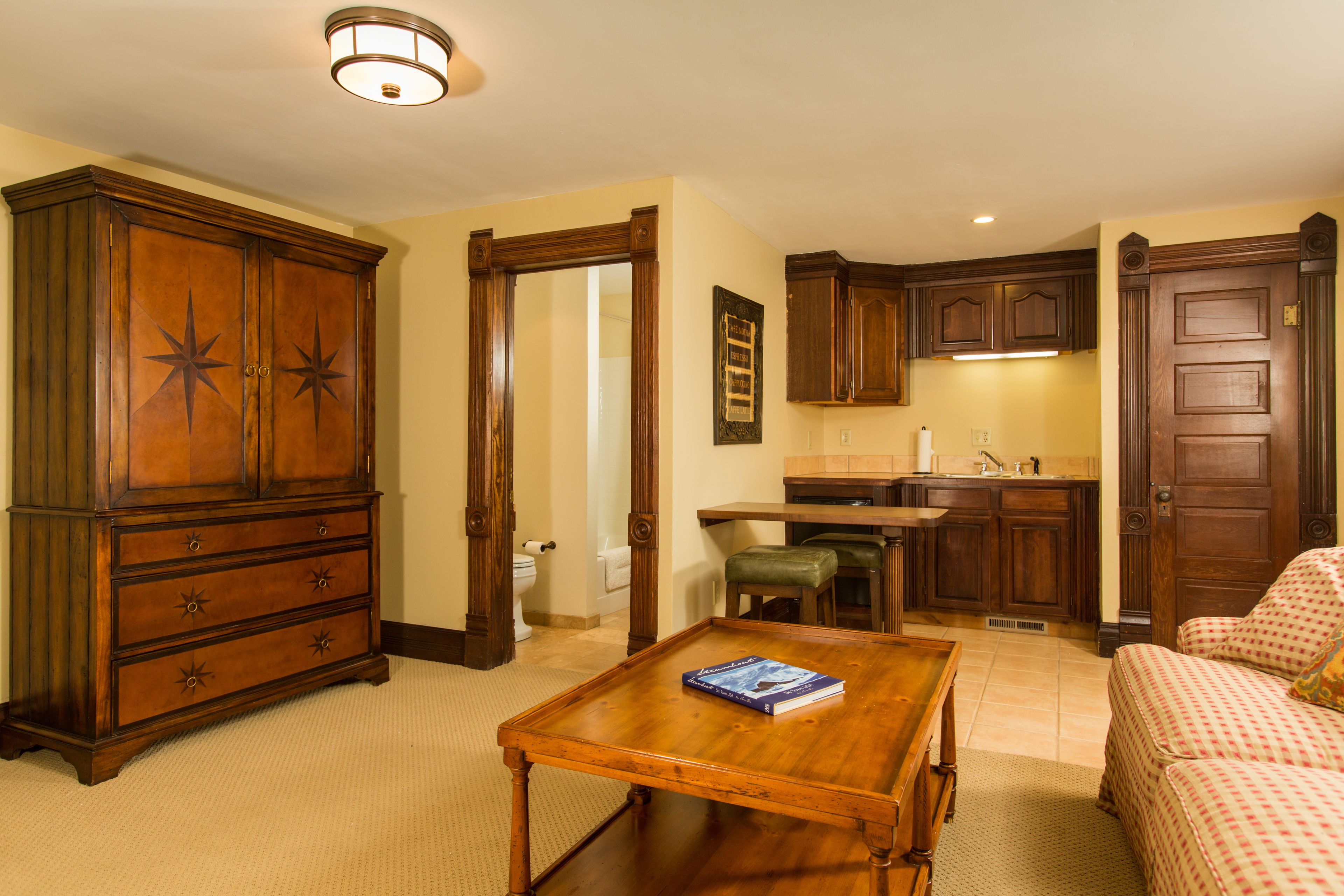 suite, 1 queen bed | living area | flat-screen tv, fireplace, pay films