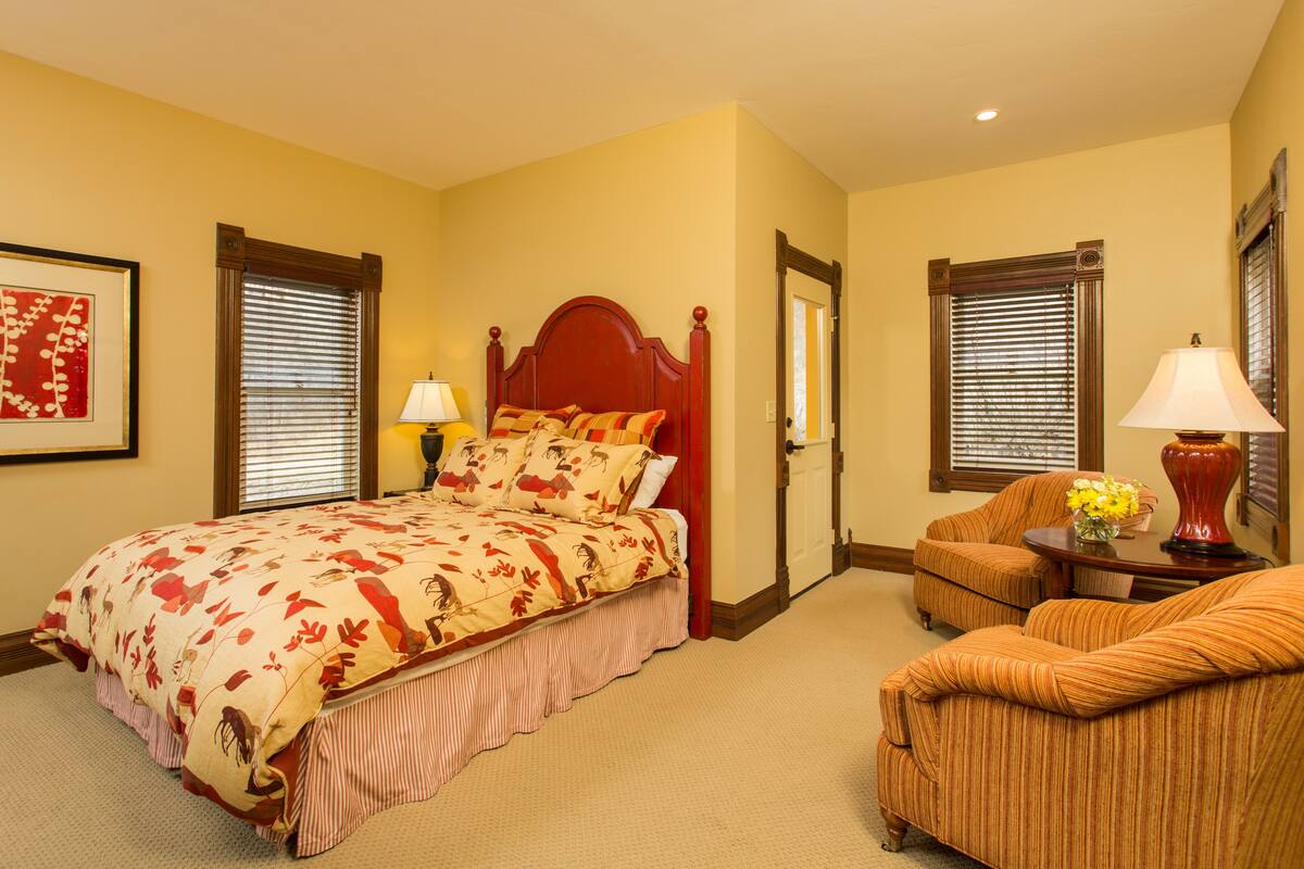 Suite, 1 Queen Bed with Sofa bed | 1 bedroom, premium bedding, desk, free WiFi