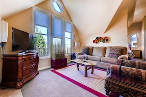 High Noon Suite (1 Queen Bed) | 1 bedroom, premium bedding, desk, free WiFi