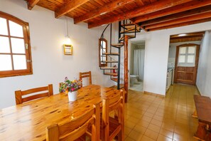 Bungalow Keluarga, 2 kamar tidur | Area keluarga | Televisi 14-inci dengan saluran TV kabel