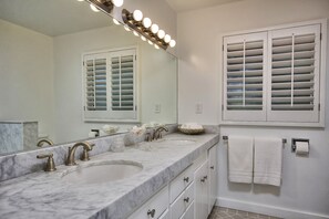 Maison, 3 chambres | Salle de bain