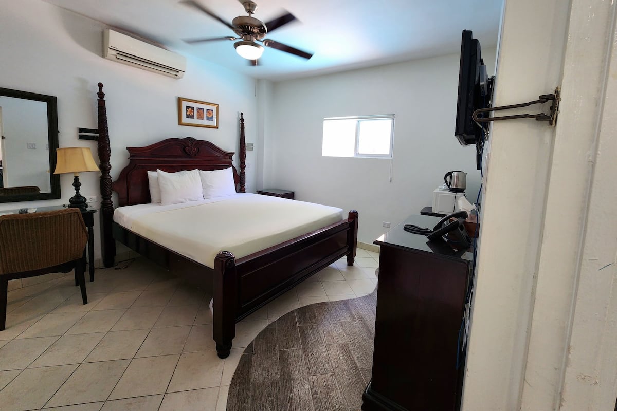 1 bedroom, in-room safe, desk, laptop workspace