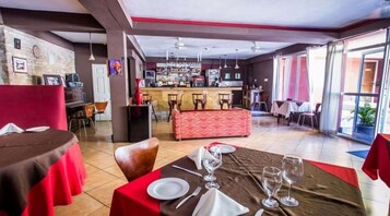Se sirven desayunos, comidas y cenas 