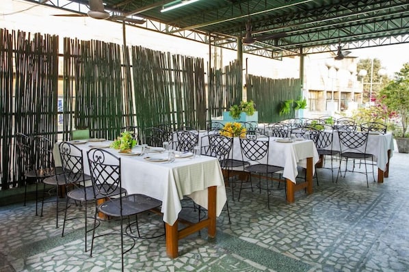 Tempat makan outdoor