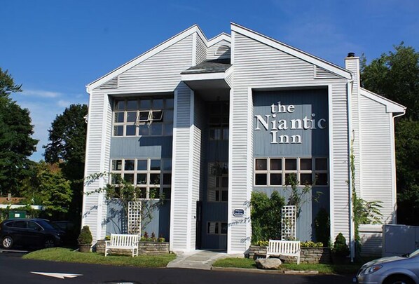 Front of property - The Niantic Inn (Niantic)