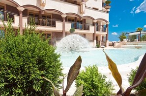 Sesongbasert utendørsbasseng