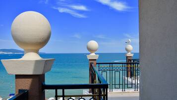 Deluxe appartement, 2 slaapkamers, uitzicht op zee | Uitzicht vanaf balkon