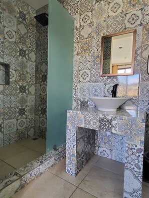Deluxe Double Room | Bathroom
