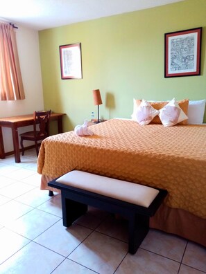 Classic-Einzelzimmer | Daunenbettdecken, Pillowtop-Betten, individuell dekoriert, Schreibtisch