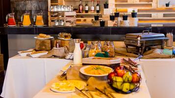 Esmorzar diari d'estil bufet gratuït