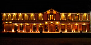 Fachada del alojamiento - Noche