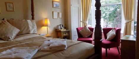 Kahden hengen huone, 1 suuri parisänky | Ilmainen Wi-Fi, vuodevaatteet