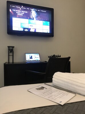 Rom – business, 1 dobbeltseng, byutsikt, tårn | 1 soverom, minibar, safe på rommet og skrivebord