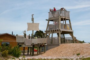 Children’s play area – outdoor