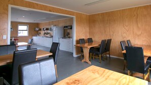 Shared kitchen - Hokitika Holiday Park (Arahura Valley)