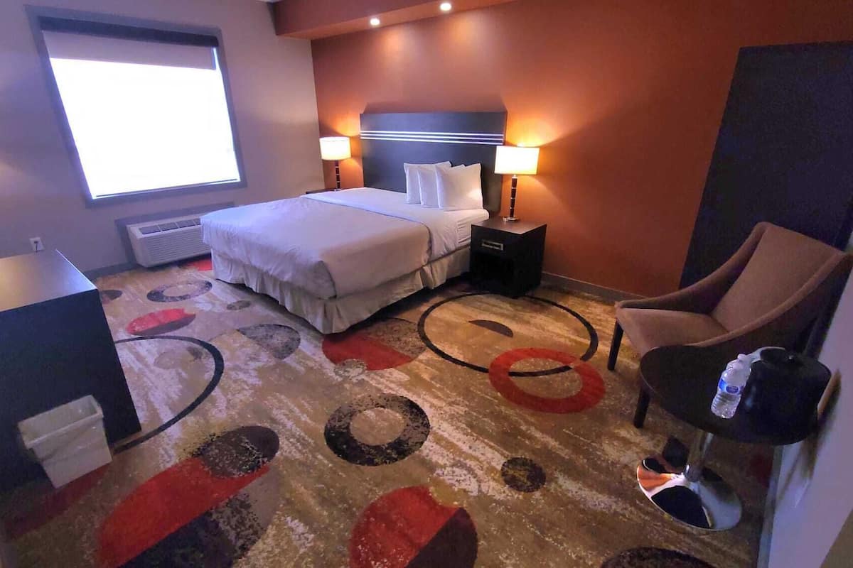 room, 1 king bed | free wifi, bed sheets